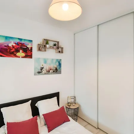 Zen In Shared With Pool Owner-on Site