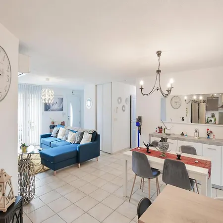 Zen In Shared With Pool Owner-on Site * Saint-Medard-de-Guizieres