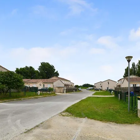 Zen In Shared With Pool Owner-on Site * Saint-Medard-de-Guizieres