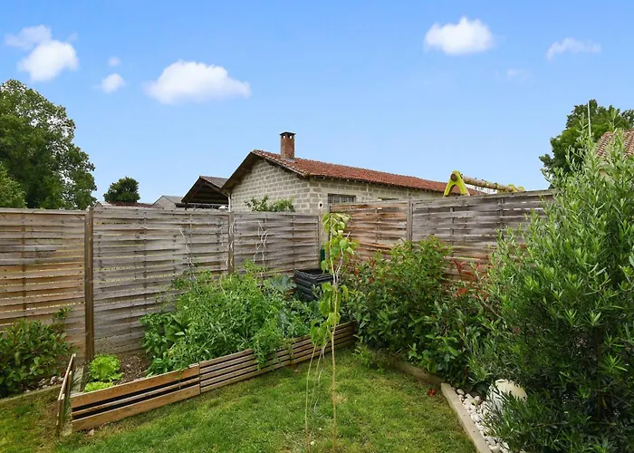 Zen In Shared With Pool Owner-on Site Saint-Medard-de-Guizieres