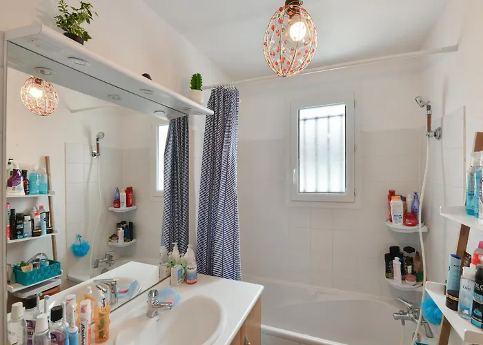 Zen In Shared With Pool Owner-on Site Saint-Medard-de-Guizieres